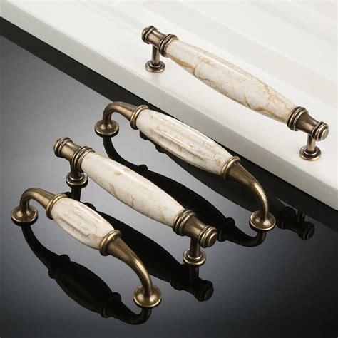 kitchen cupboard knobs and handles